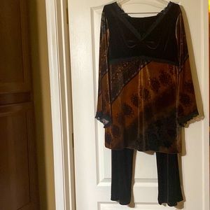 New York City design company Velour dressy beautiful 2 pc pant suit SIZE L